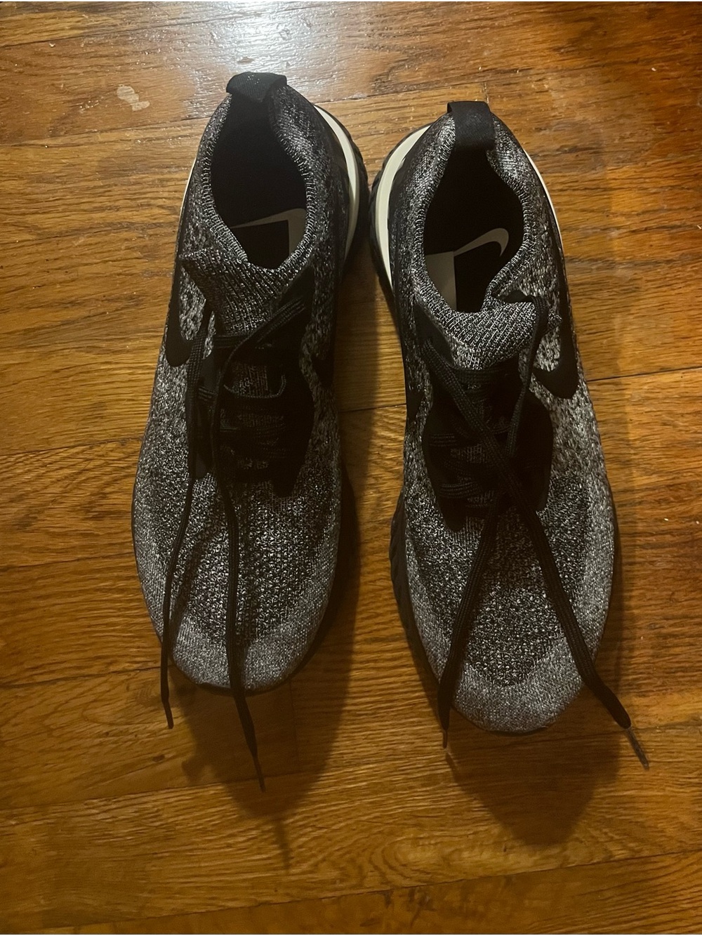 Nike Men’s Black and Gray Knit Athletic Shoes